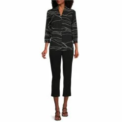 New 🎁 Investments Caroline Signature Linear Ripple V-Neck 3/4 Sleeve Button Front Top ✨ -Investments Shop unnamed file 1362