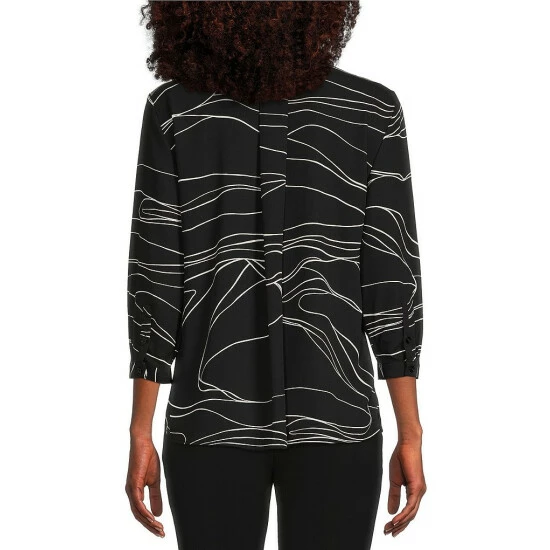 Budget ๐ Investments Petite Size Caroline Signature Linear Ripple V-Neck 3/4 Sleeve Button Front Top ๐งจ 2 Budget ๐ Investments Petite Size Caroline Signature Linear Ripple V-Neck 3/4 Sleeve Button Front Top ๐งจ - Image 2